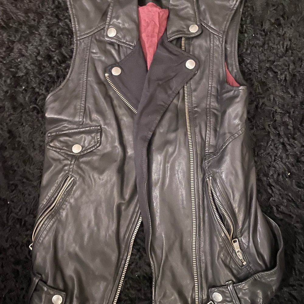 Super soft and beautiful lambskin leather vest Andrew Marc